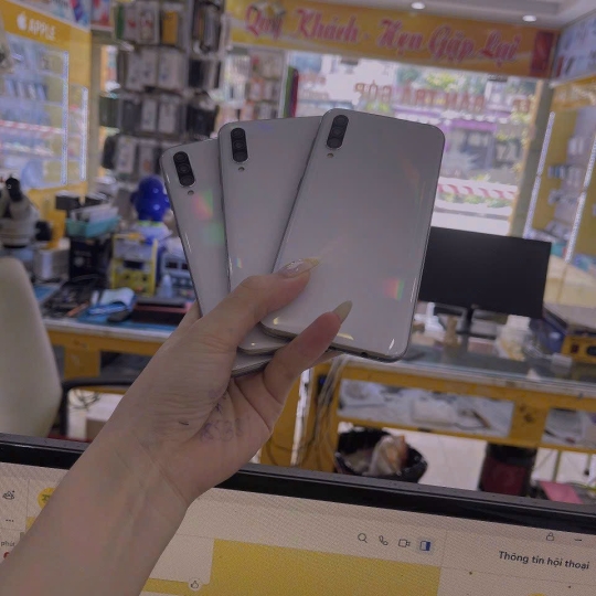 SAMSUNG A50 (4/64GB) KHÔNG PHỤ KIỆN